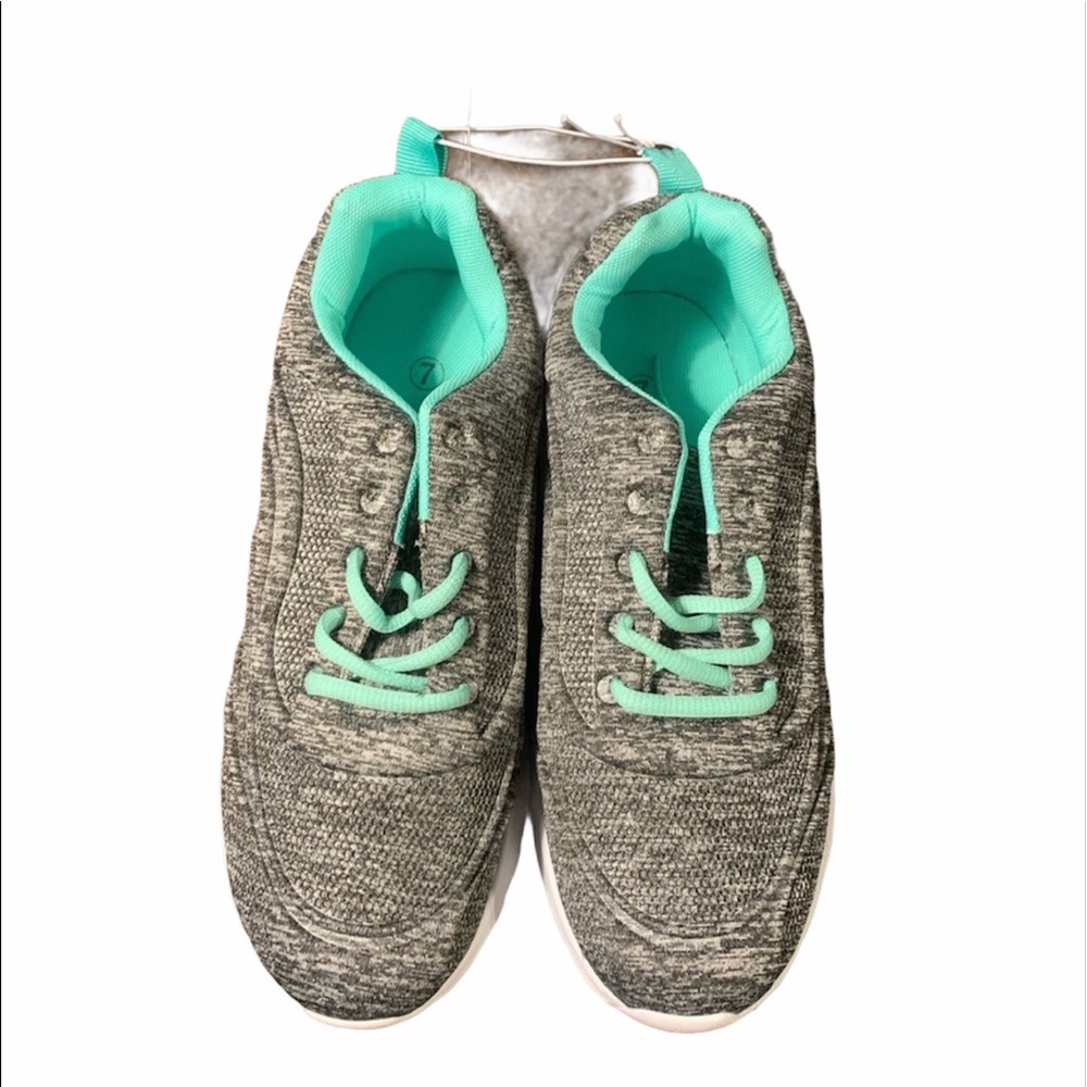 Zone Pro women’s gray and green sneakers